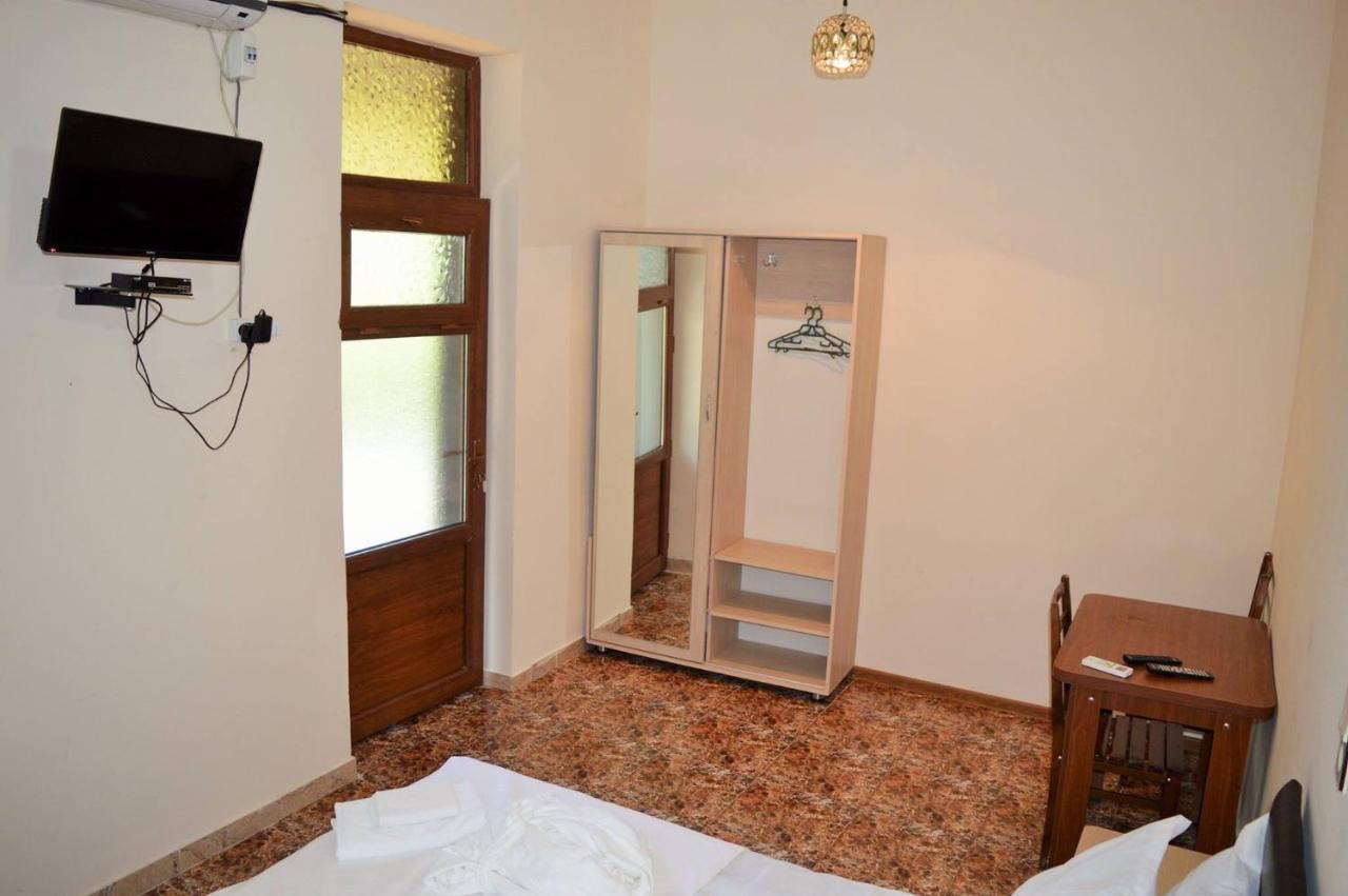 Hotel Tedi Кварели Екстериор снимка