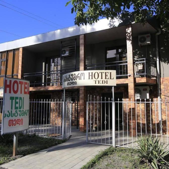Hotel Tedi Кварели Екстериор снимка