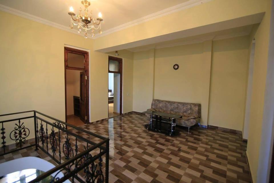 Hotel Tedi Кварели Екстериор снимка