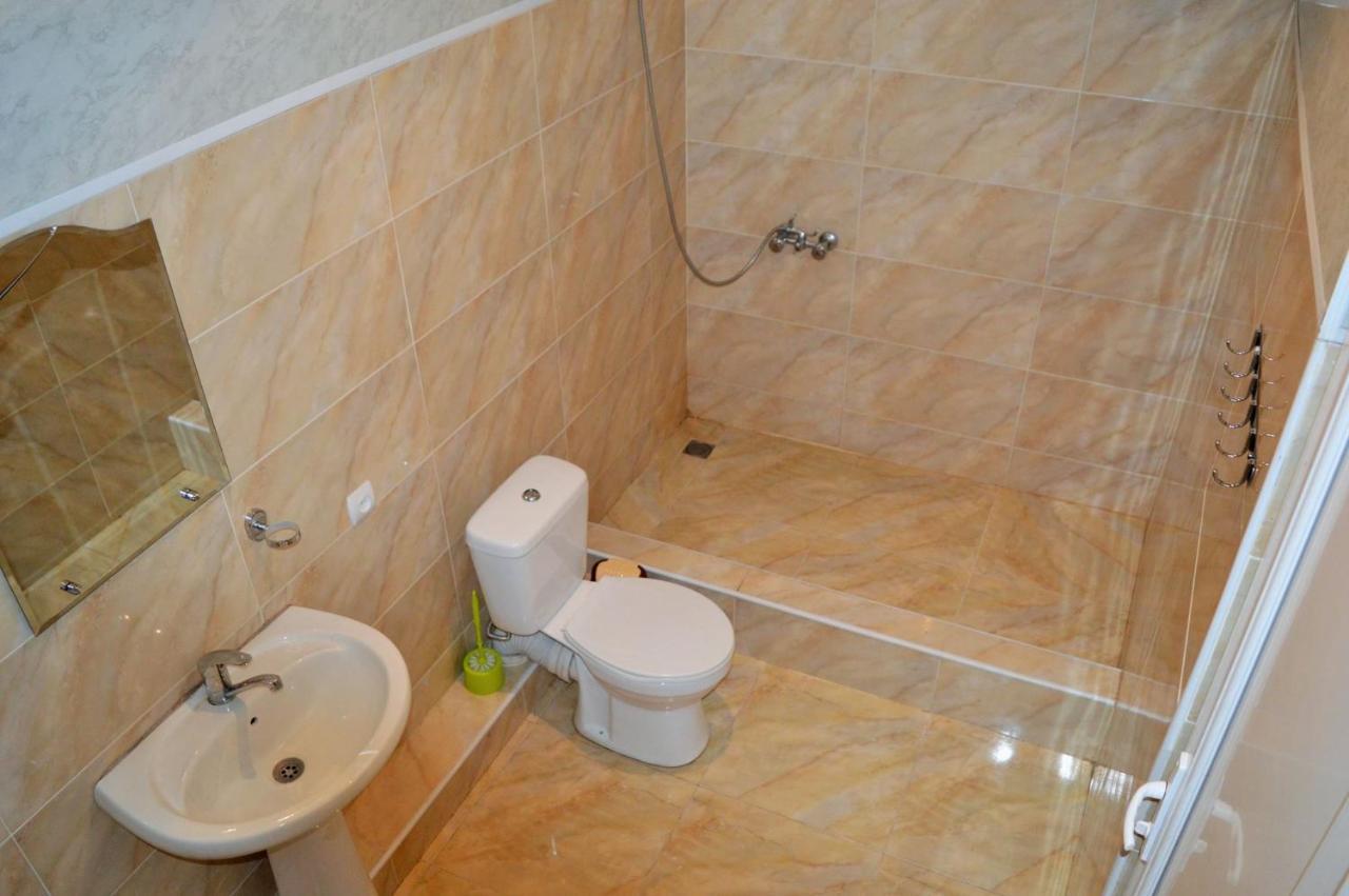 Hotel Tedi Кварели Екстериор снимка