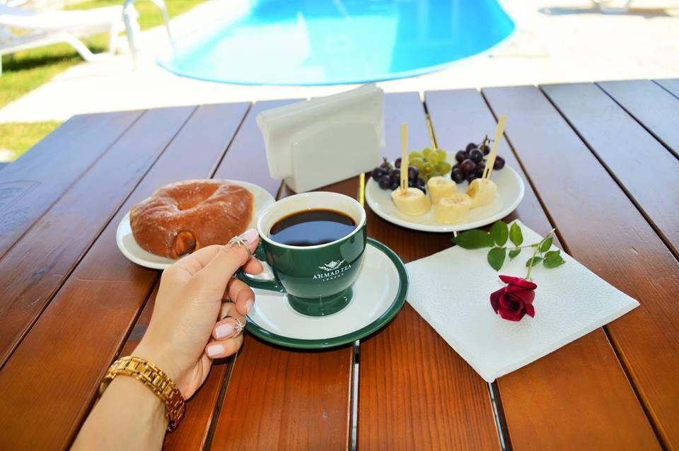 Hotel Tedi Кварели Екстериор снимка