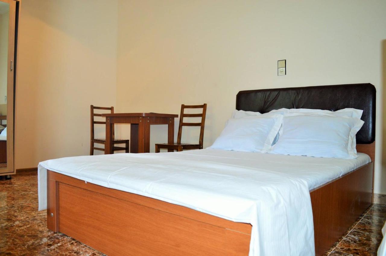 Hotel Tedi Кварели Екстериор снимка