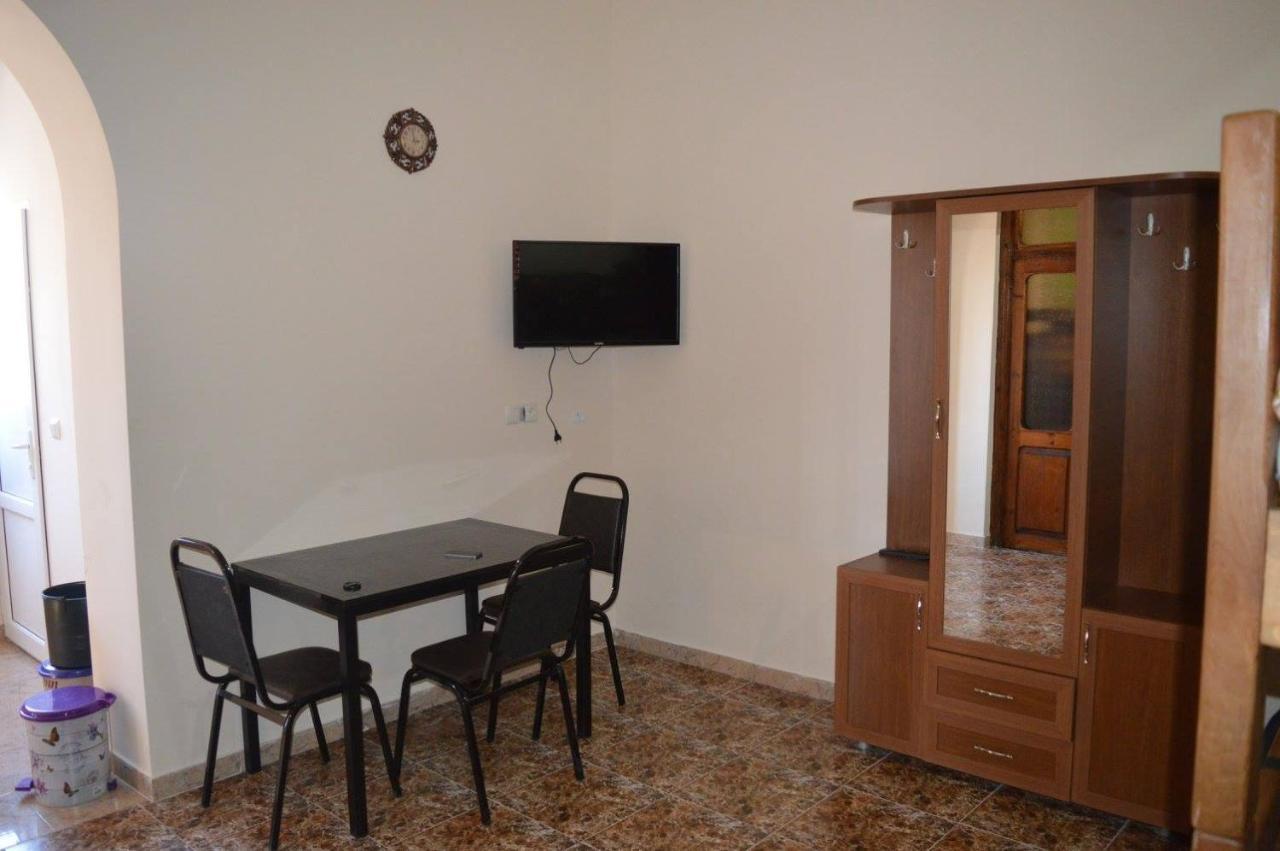 Hotel Tedi Кварели Екстериор снимка