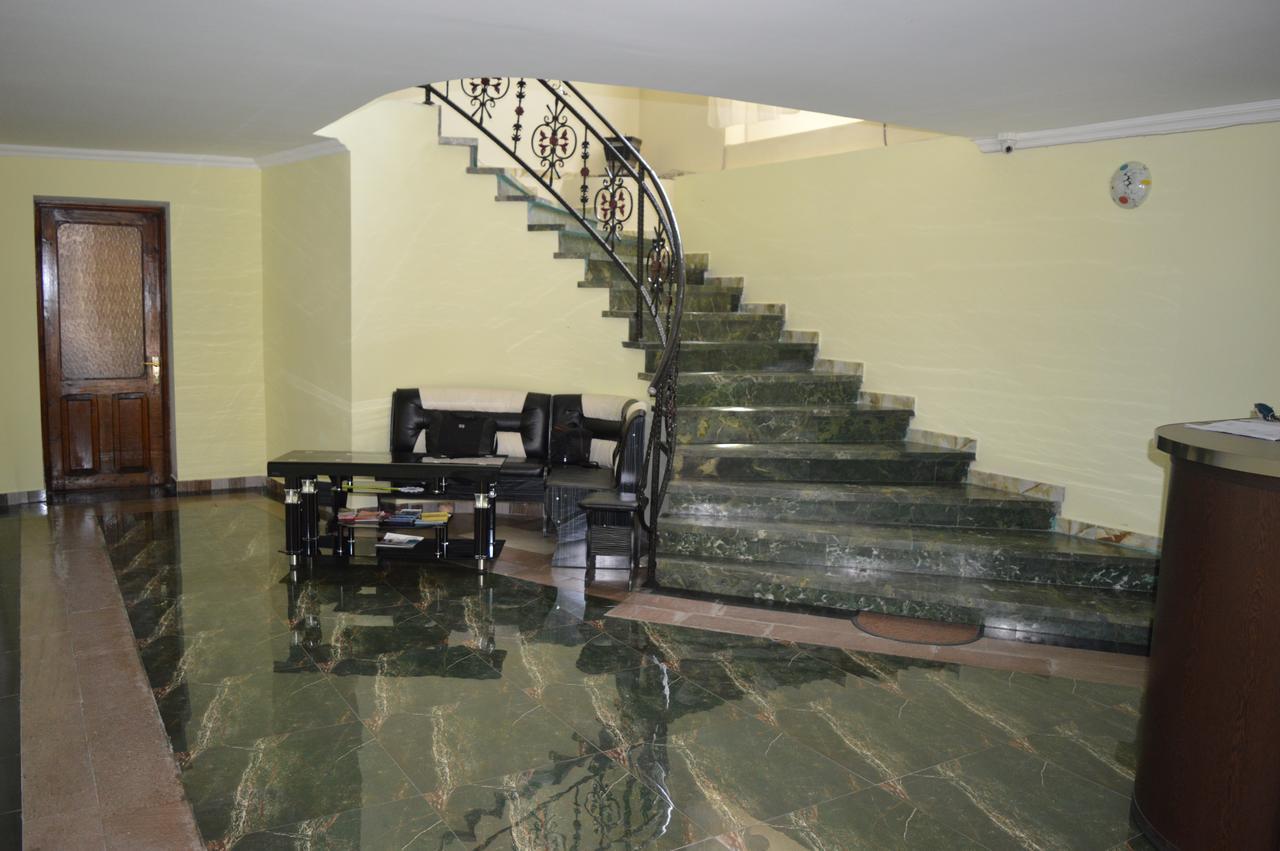 Hotel Tedi Кварели Екстериор снимка