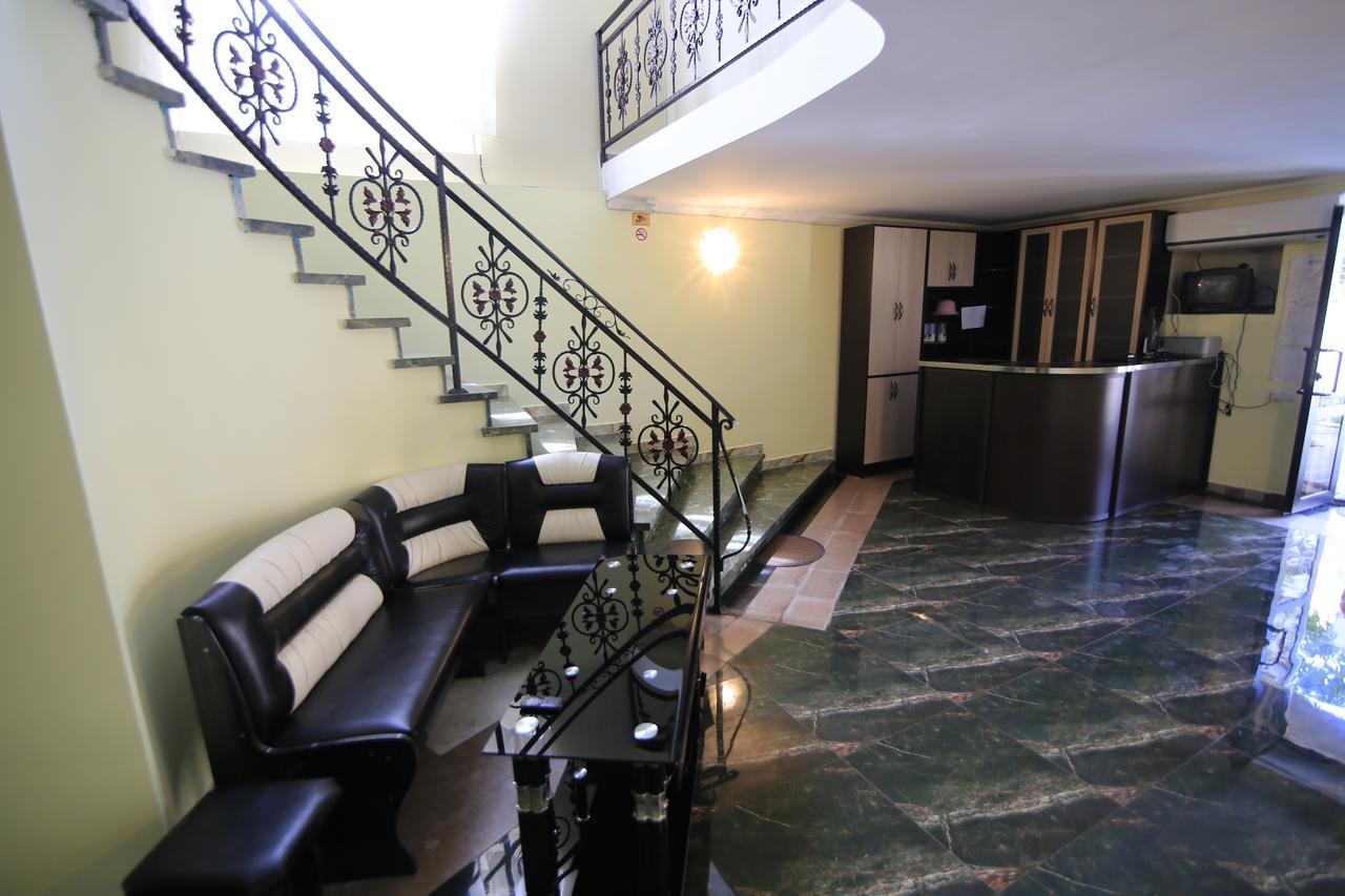 Hotel Tedi Кварели Екстериор снимка