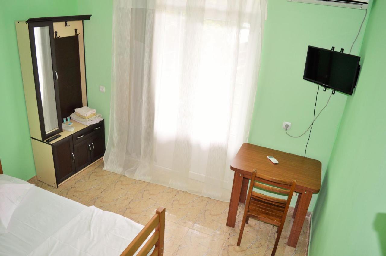 Hotel Tedi Кварели Екстериор снимка