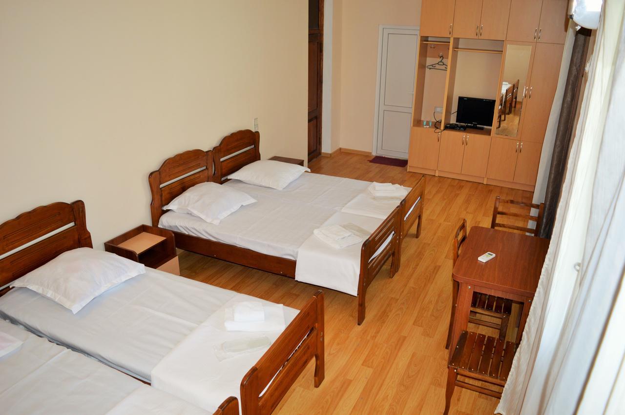 Hotel Tedi Кварели Екстериор снимка