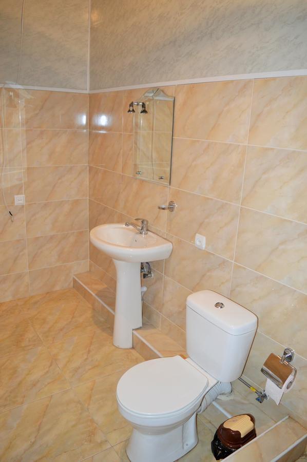 Hotel Tedi Кварели Екстериор снимка
