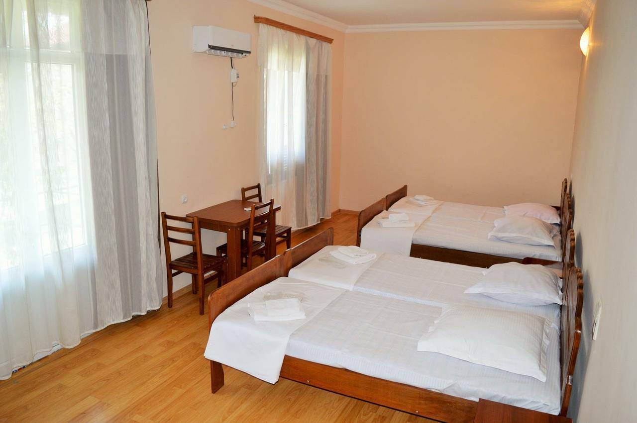 Hotel Tedi Кварели Екстериор снимка