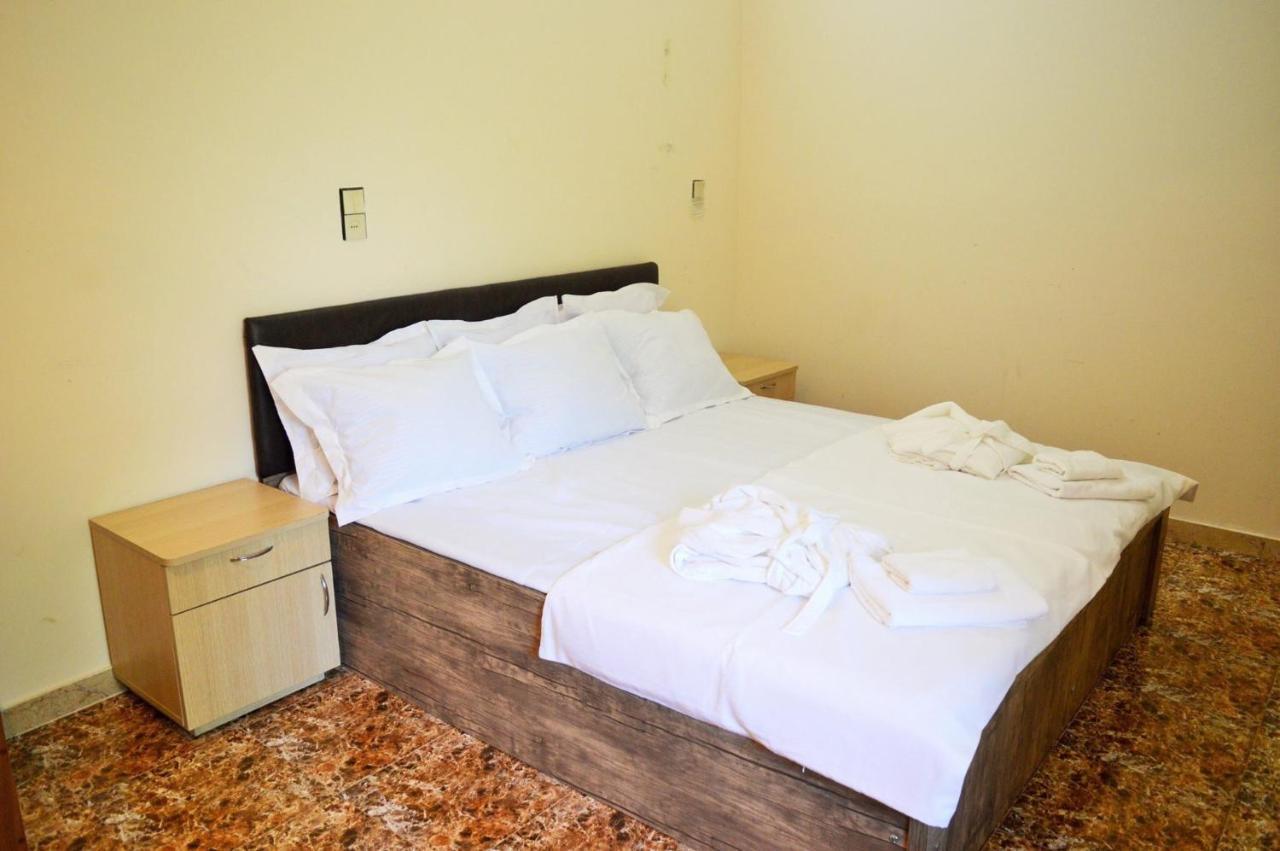 Hotel Tedi Кварели Екстериор снимка